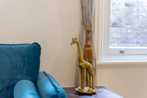 Heritage Townhouse Near Harbour Bridge - Goulburn Accommodation 38