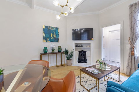 Heritage Townhouse Near Harbour Bridge - Goulburn Accommodation 17