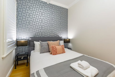 Heritage Townhouse Near Harbour Bridge - Goulburn Accommodation 27