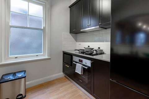 Heritage Townhouse Near Harbour Bridge - Goulburn Accommodation 21