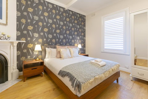 Heritage Townhouse Near Harbour Bridge - Goulburn Accommodation 36