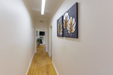 Heritage Townhouse Near Harbour Bridge - Goulburn Accommodation 12