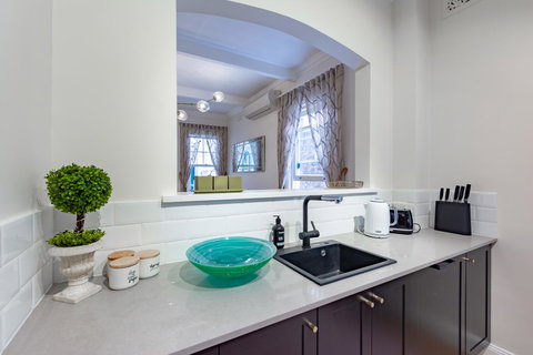 Heritage Townhouse Near Harbour Bridge - Goulburn Accommodation 35