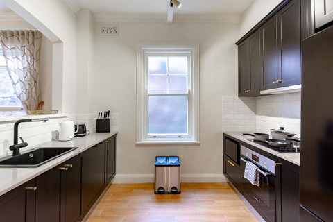 Heritage Townhouse Near Harbour Bridge - Goulburn Accommodation 34