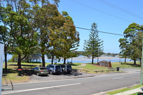 Sundial Holiday Units - Goulburn Accommodation 7