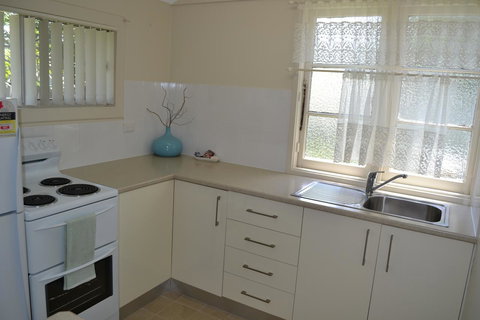 Sundial Holiday Units - Goulburn Accommodation 18