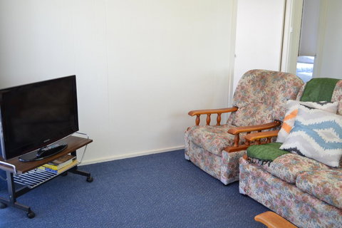 Sundial Holiday Units - Goulburn Accommodation 41