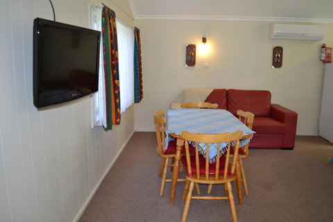 Sundial Holiday Units - Goulburn Accommodation 21