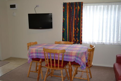 Sundial Holiday Units - Goulburn Accommodation 33