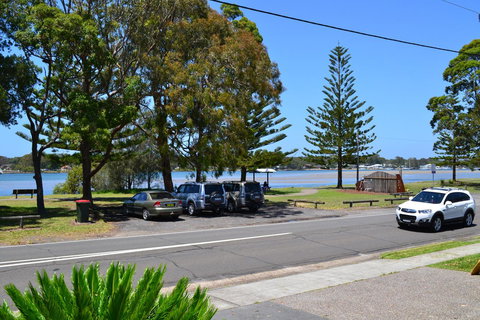 Sundial Holiday Units - Goulburn Accommodation 38