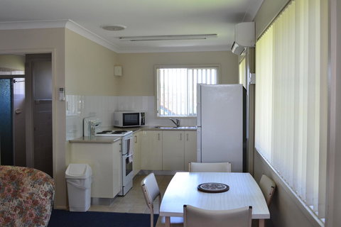 Sundial Holiday Units - Goulburn Accommodation 39