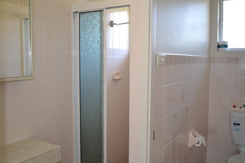 Sundial Holiday Units - Goulburn Accommodation 44