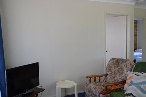 Sundial Holiday Units - Goulburn Accommodation 37