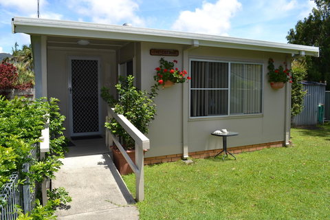 Sundial Holiday Units - Goulburn Accommodation 8