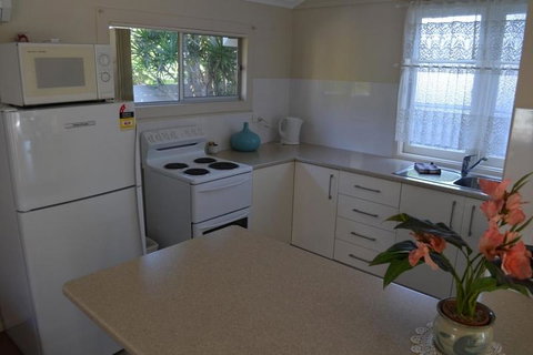 Sundial Holiday Units - Goulburn Accommodation 4