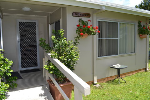 Sundial Holiday Units - Goulburn Accommodation 25