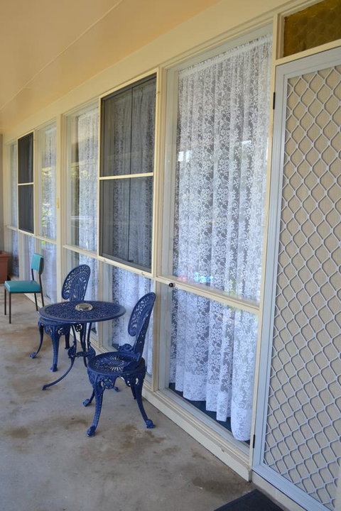 Sundial Holiday Units - Goulburn Accommodation 23