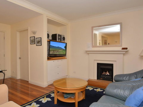 Villa 2br Prosecco Villa Located Within Cypress Lakes Resort - Goulburn Accommodation 1