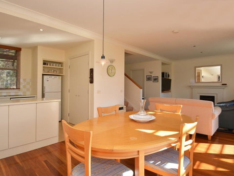 Villa 2br Prosecco Villa Located Within Cypress Lakes Resort - Goulburn Accommodation 6