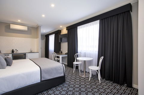 CH Boutique Hotel & Apartments, Ascend Hotel Collection - Goulburn Accommodation 3
