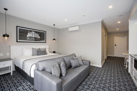CH Boutique Hotel & Apartments, Ascend Hotel Collection - Goulburn Accommodation 7