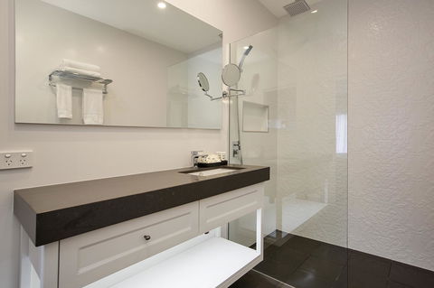 CH Boutique Hotel & Apartments, Ascend Hotel Collection - Goulburn Accommodation 10