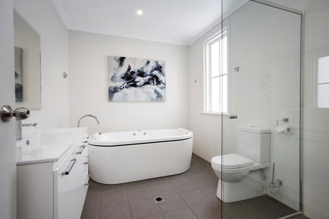 CH Boutique Hotel & Apartments, Ascend Hotel Collection - Goulburn Accommodation 20