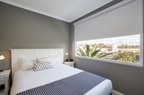 CH Boutique Hotel & Apartments, Ascend Hotel Collection - Goulburn Accommodation 26