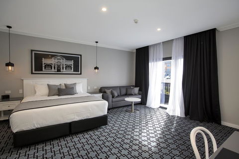 CH Boutique Hotel & Apartments, Ascend Hotel Collection - Goulburn Accommodation 1