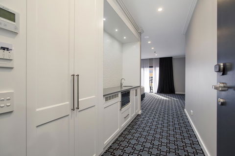 CH Boutique Hotel & Apartments, Ascend Hotel Collection - Goulburn Accommodation 6