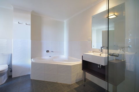 Macquarie Waters Boutique Apartment Hotel - Goulburn Accommodation 28