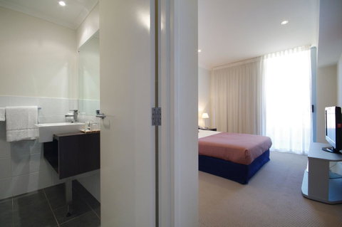 Macquarie Waters Boutique Apartment Hotel - Goulburn Accommodation 22