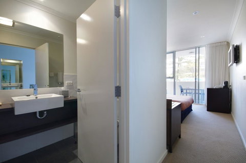 Macquarie Waters Boutique Apartment Hotel - Goulburn Accommodation 24