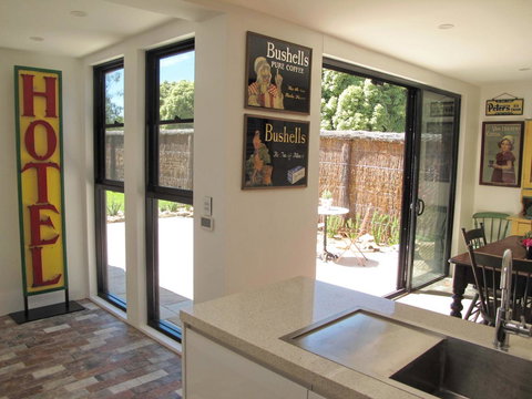 Apple Tree Cottage - Goulburn Accommodation 6