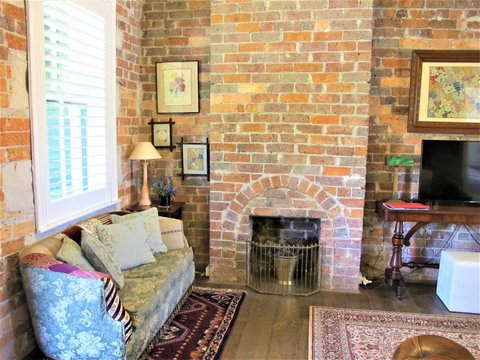 Apple Tree Cottage - Goulburn Accommodation 14