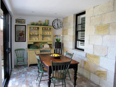 Apple Tree Cottage - Goulburn Accommodation 0