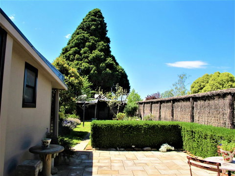 Apple Tree Cottage - Goulburn Accommodation 21