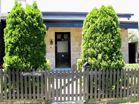 Apple Tree Cottage - Goulburn Accommodation 32