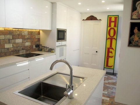 Apple Tree Cottage - Goulburn Accommodation 5