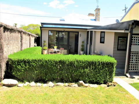 Apple Tree Cottage - Goulburn Accommodation 27