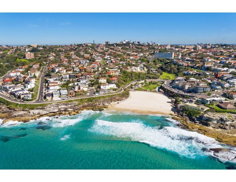 Oceanside Elegance At Superb Home Steps From Sand - Goulburn Accommodation 23