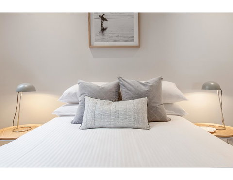 Oceanside Elegance At Superb Home Steps From Sand - Goulburn Accommodation 11