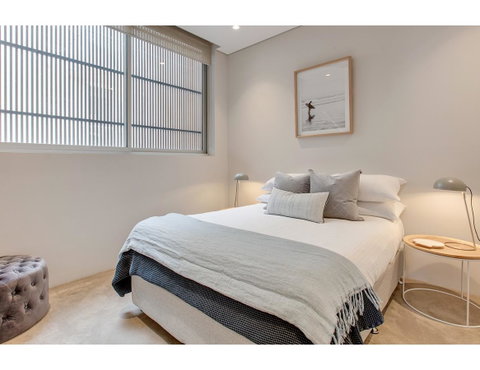 Oceanside Elegance At Superb Home Steps From Sand - Goulburn Accommodation 9