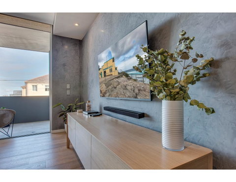 Oceanside Elegance At Superb Home Steps From Sand - Goulburn Accommodation 13
