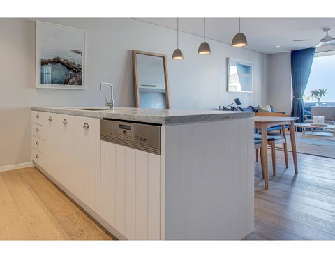 Oceanside Elegance At Superb Home Steps From Sand - Goulburn Accommodation 8
