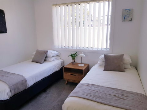 BookerBay Retreat! - Goulburn Accommodation 5