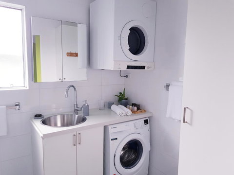 BookerBay Retreat! - Goulburn Accommodation 9