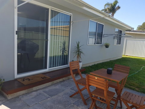 BookerBay Retreat! - Goulburn Accommodation 8