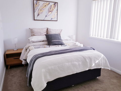 BookerBay Retreat! - Goulburn Accommodation 4