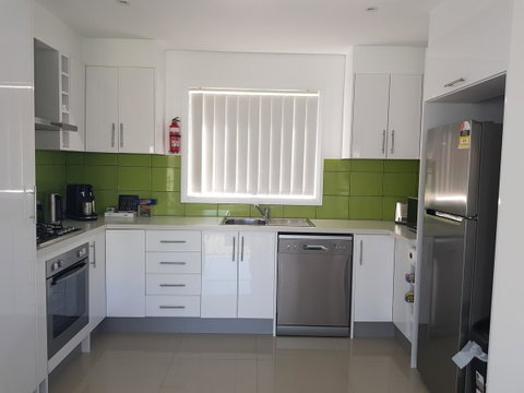 BookerBay Retreat! - Goulburn Accommodation 7
